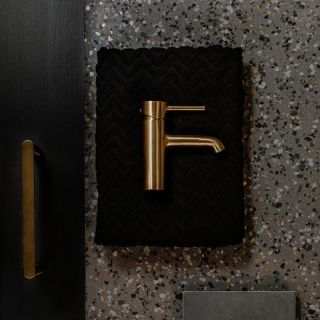 👍Pre vytvorenie dokonalého dizajnu kúpeľne sa oplatí zamerať sa na detaily.🛁 _____________________________________________...